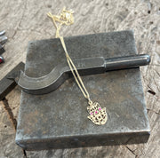 תליון חמסה משובץ זהב 14K