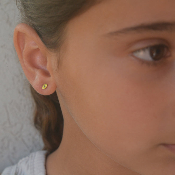 עגיל צמוד עין זהב 14K משובץ ספיר