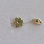 עגיל צמוד פרח זהב 14K משובץ רובי