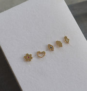 עגיל צמוד עין זהב 14K משובץ ספיר