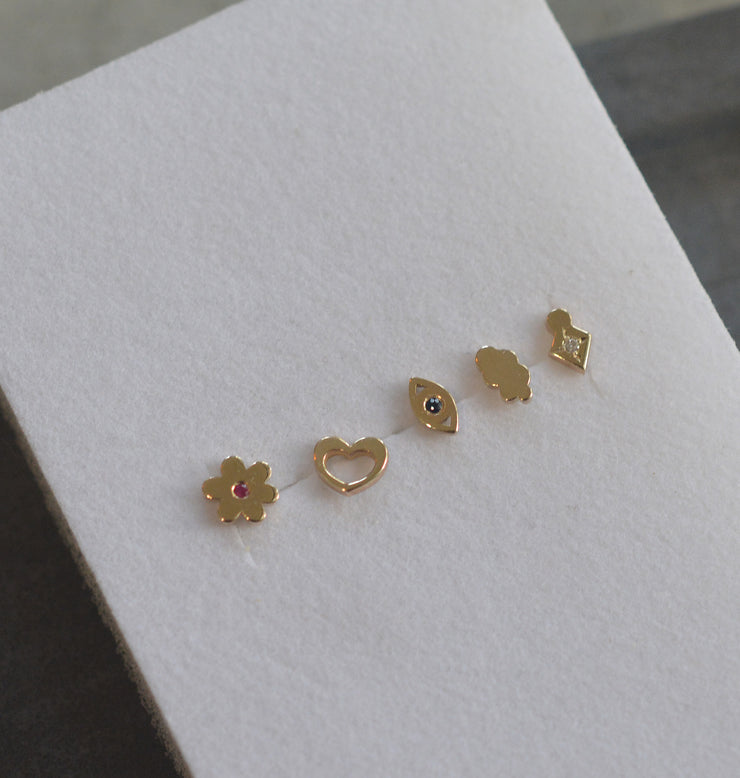 עגיל צמוד עין זהב 14K משובץ ספיר