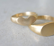 טבעת חותם לב זהב 14K