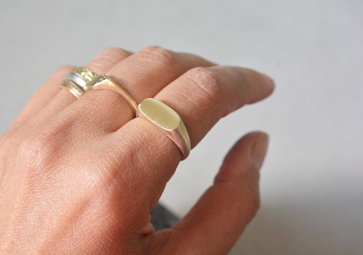 טבעת חותם אובלית - זהב 14K
