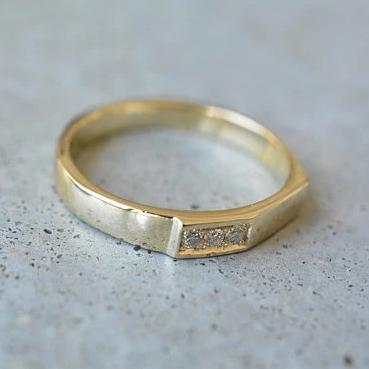 טבעת מדרגה זהב 14k משובצת 3 יהלומים