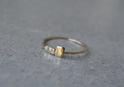 טבעת מרוקעת אסימטרית זהב 14k